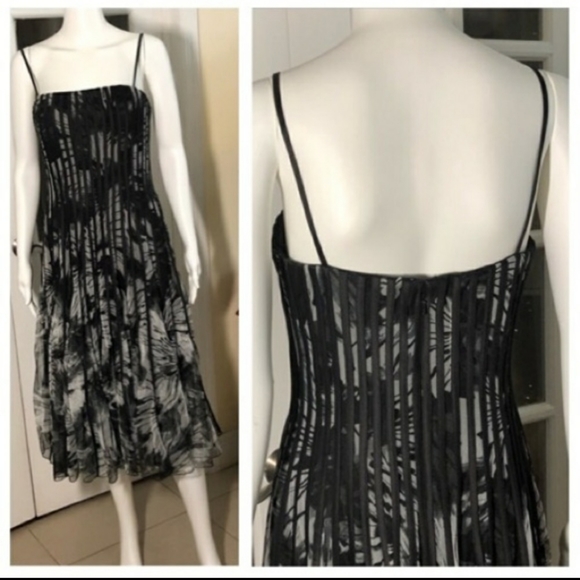 JS Collection Stunning Black And Gray Sunflowers On Mesh With Ribbons Running - Picture 9 of 9